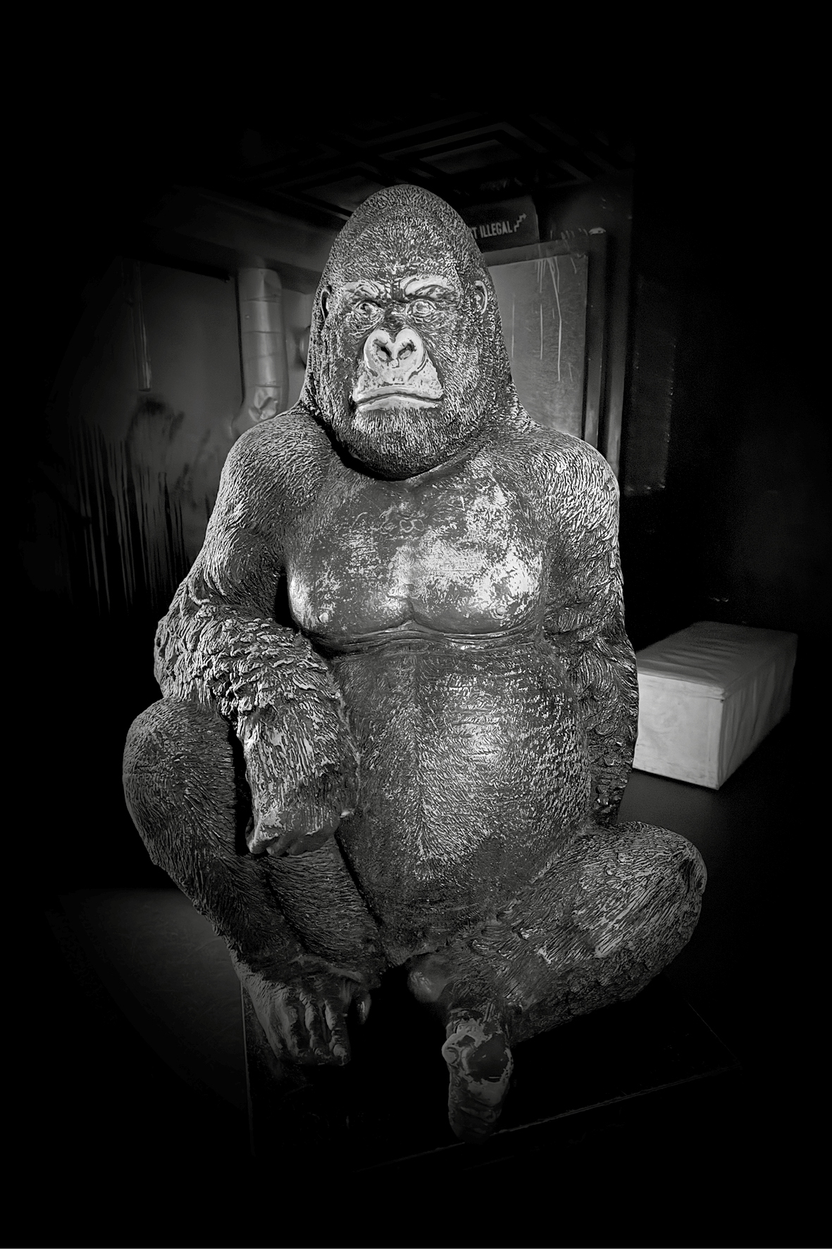 Abbildung: Mirai-Gorilla – die lebensgrosse Gorilla-Statue im Eingangsbereich des Clubs Zukunft.