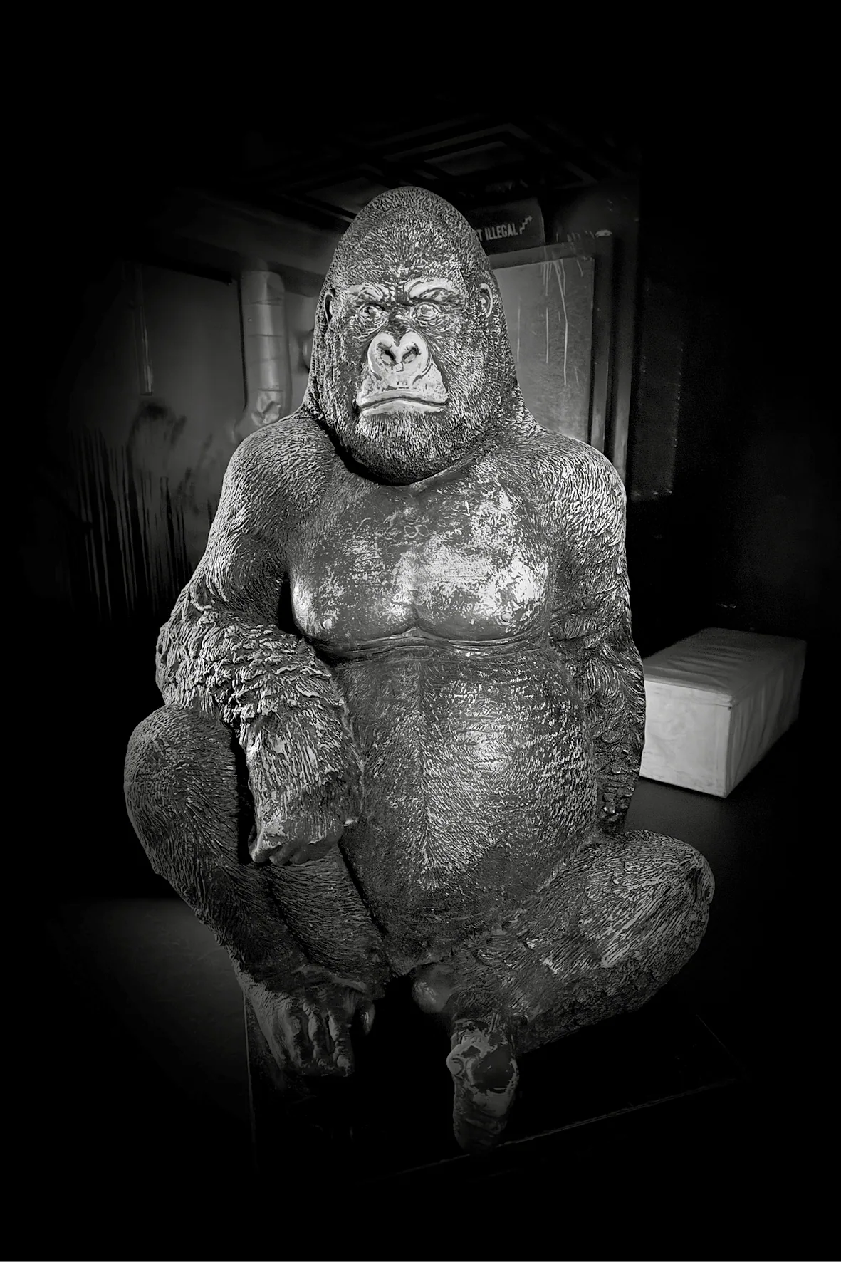 Abbildung: Mirai-Gorilla – die lebensgrosse Gorilla-Statue im Eingangsbereich des Clubs Zukunft.